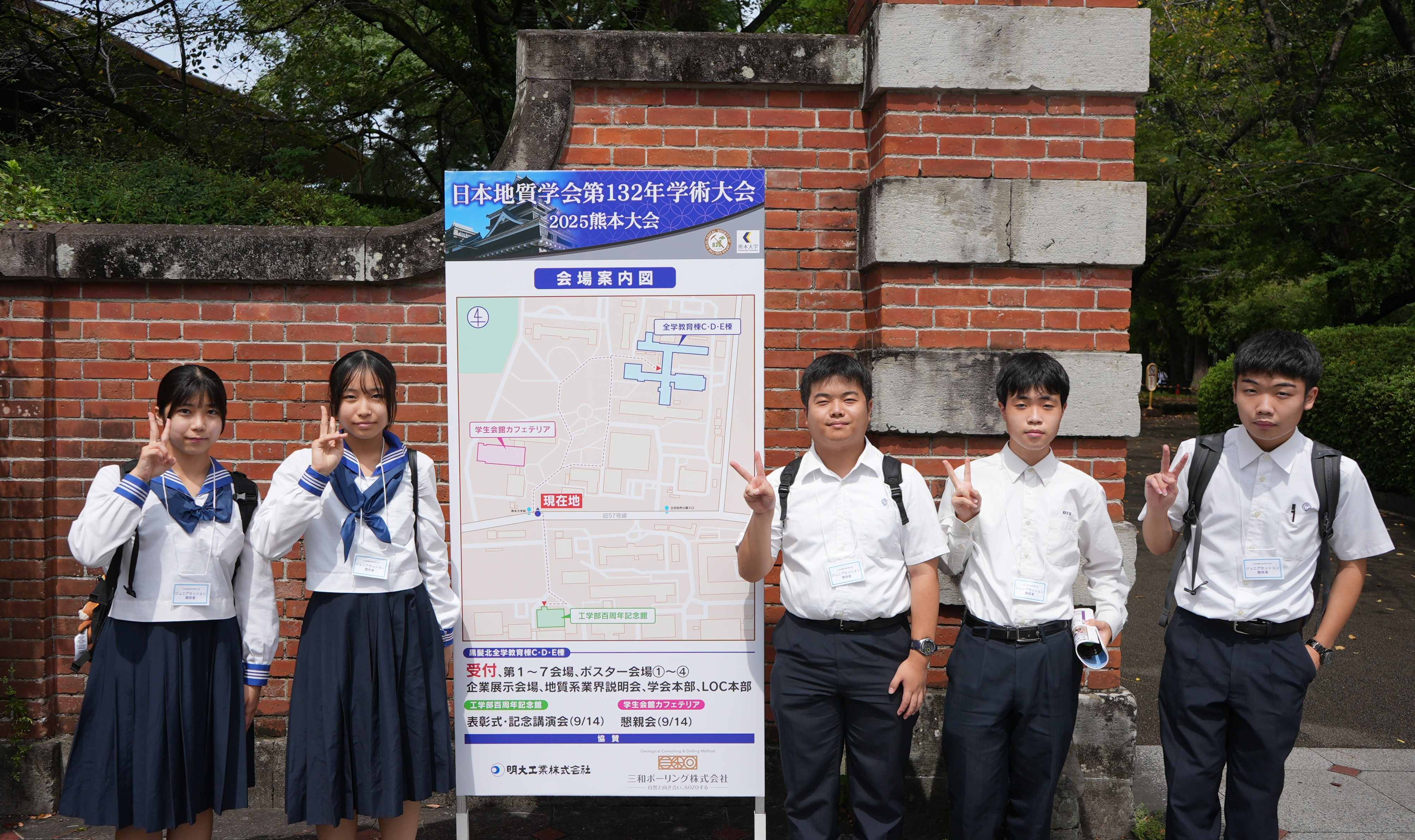 DSC01018　赤門前にて.JPG